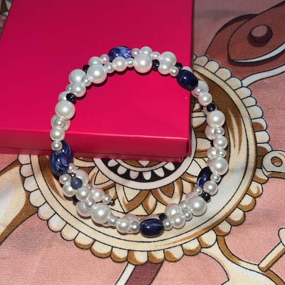 Wrap pearl bracelet with blue beads and a butterfly blue fashion pin. - Picture 2 of 5